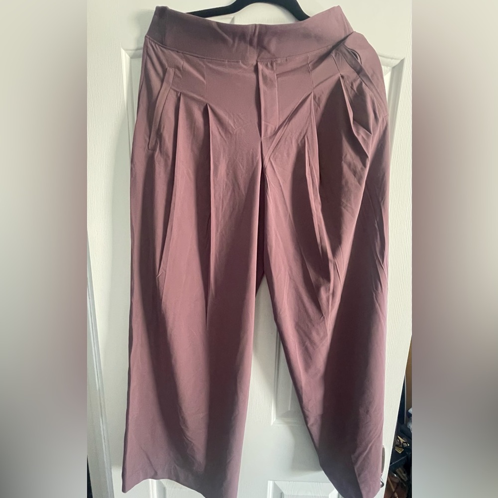 Wide leg pleated pants